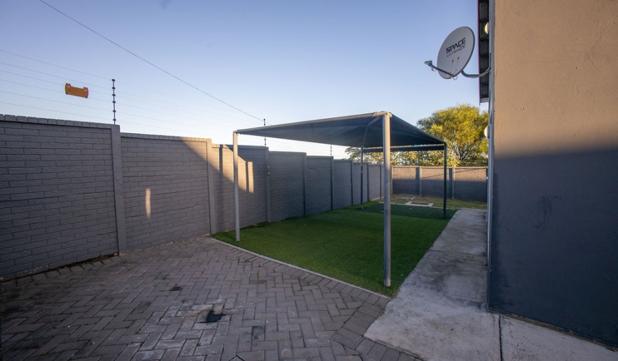 3 Bedroom Property for Sale in Sunnyridge Eastern Cape